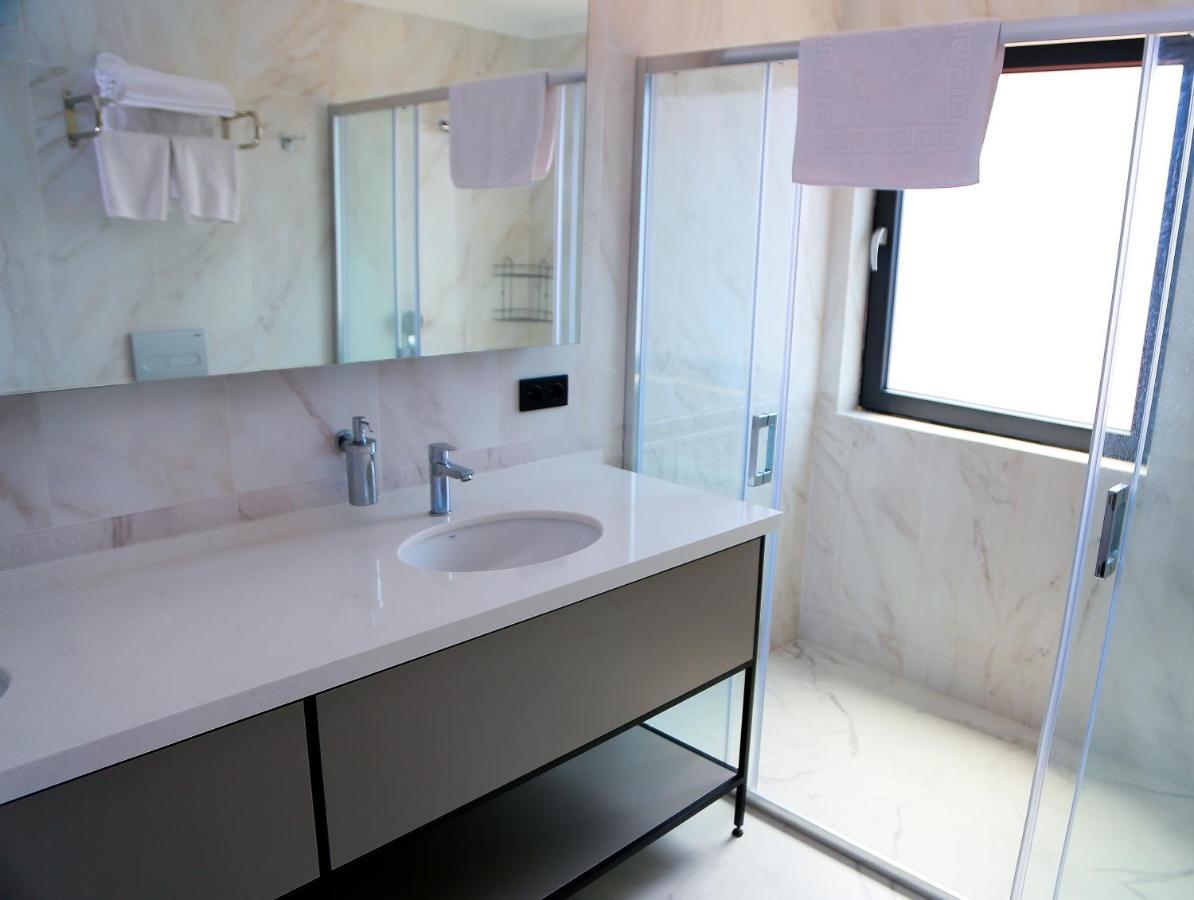 Otel şenyıldız İzmir